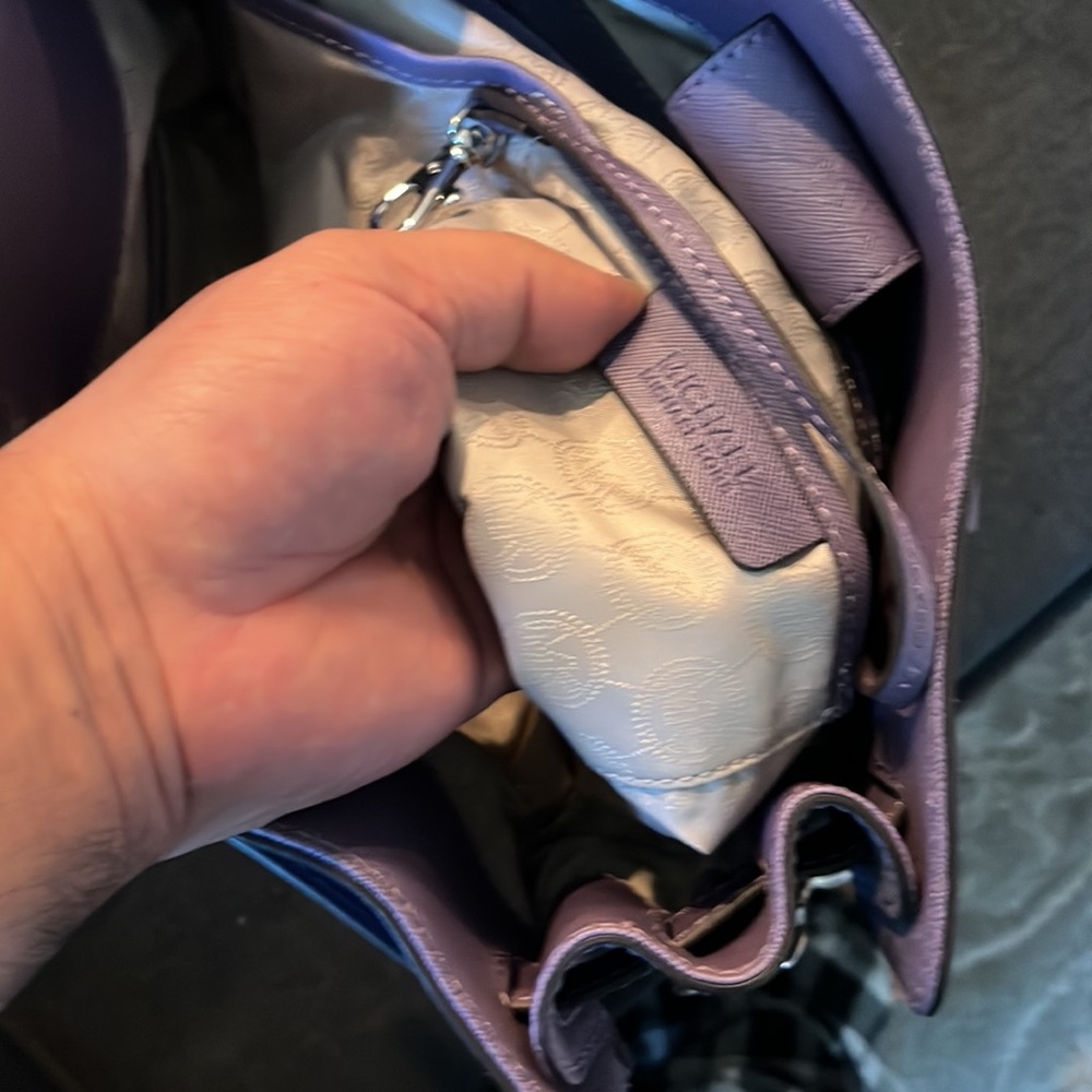 Authentic Michael Kors Purse. Purple - image 3